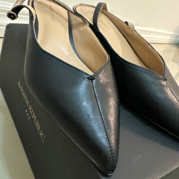 Banana republic kitten heel pointy toe shoes - Picture 1 of 6
